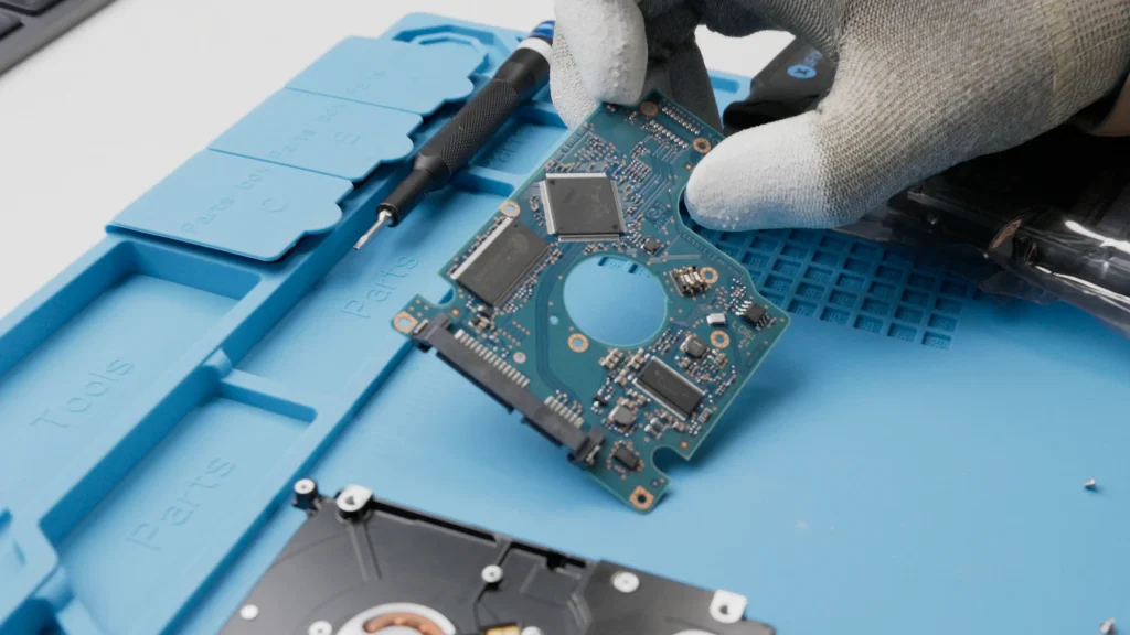 Datenrettung Defekte Festplatte reparieren durch Austausch der Controller Platine